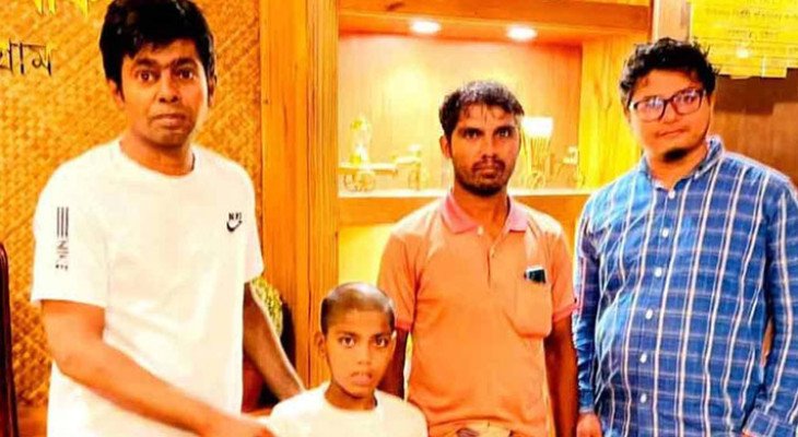 রেলস্টেশনে পা হারানো রায়হানের পাশে লোহাগাড়ার ইউএনও