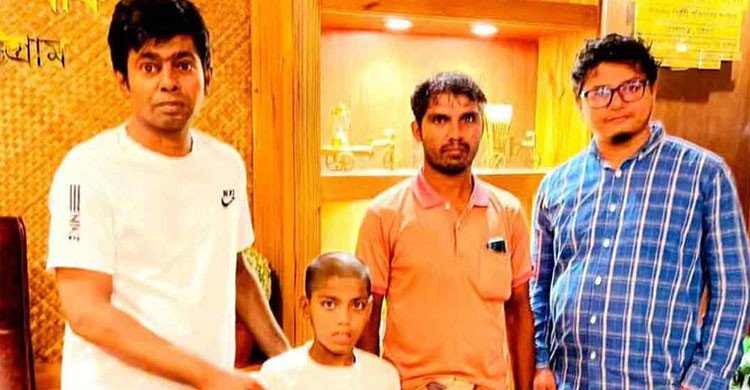 রেলস্টেশনে পা হারানো রায়হানের পাশে লোহাগাড়ার ইউএনও