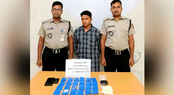 শিবগঞ্জে অন্তর্বাসে লুকানো ৪,৯৪০ ইয়াবাসহ কাপড় ব্যবসায়ী গ্রেপ্তার