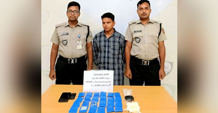 শিবগঞ্জে অন্তর্বাসে লুকানো ৪,৯৪০ ইয়াবাসহ কাপড় ব্যবসায়ী গ্রেপ্তার
