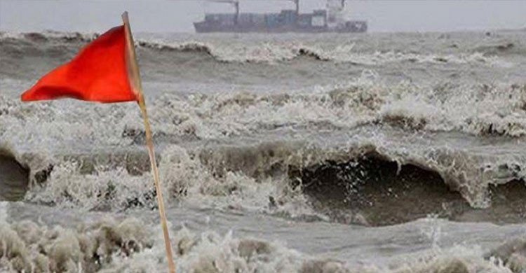 চার সমুদ্রবন্দরে ৩ নম্বর সতর্কসংকেত, ট্রলারকে উপকূলের কাছে থাকার নির্দেশ