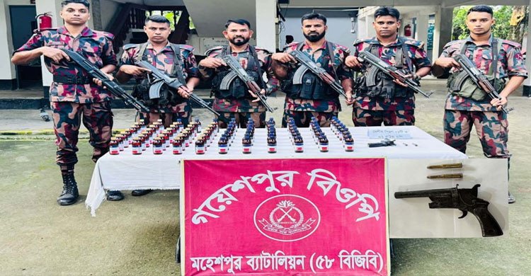 চুয়াডাঙ্গায় সীমান্ত এলাকায় দেশি পিস্তল, ২ রাউন্ড গুলি ও ৭৮ বোতল ইসকাফ সিরাপ উদ্ধার