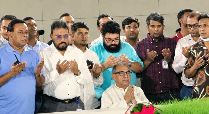 জিয়াউর রহমান ও খালেদা জিয়ার সমাধিতে মির্জা আব্বাসের শ্রদ্ধা