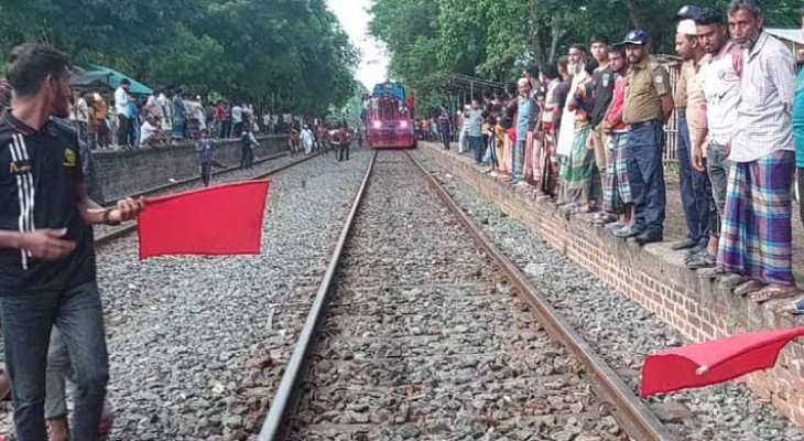 চুয়াডাঙ্গার জয়রামপুর রেলওয়ে স্টেশন আধুনিকায়নে ৮ দফা দাবিতে মানববন্ধন