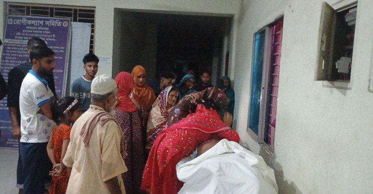 ধামরাইয়ে সিএনজি ও পিকআপের মুখোমুখি সংঘর্ষ, নারী-শিশুসহ নিহত ৩