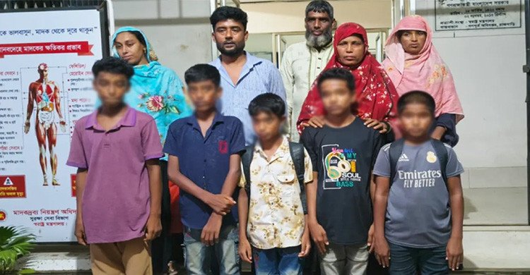 কৌতূহলের বশে বাড়ি থেকে বেরিয়ে দৌলতদিয়ায় গেল ৫ শিশু, অতঃপর...