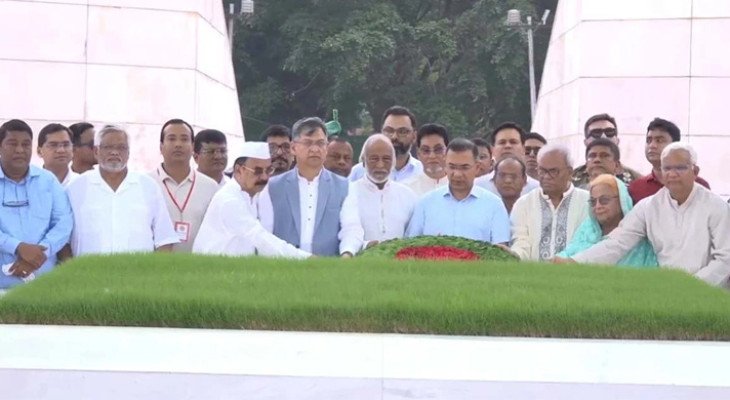 জিয়াউর রহমান ও খালেদা জিয়ার সমাধিতে প্রধানমন্ত্রীর শ্রদ্ধা