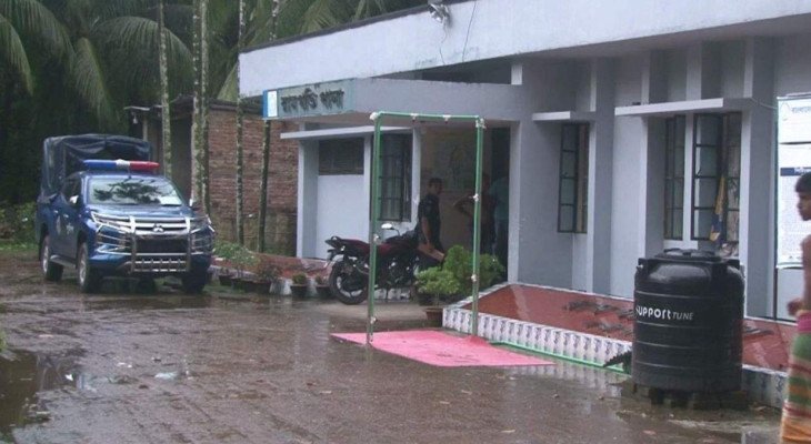 তরুণীর খাটের নিচে লুকিয়ে ছিলেন প্রেমিক, ‘চোর’ ভেবে দেওয়া হলো পিটুনি