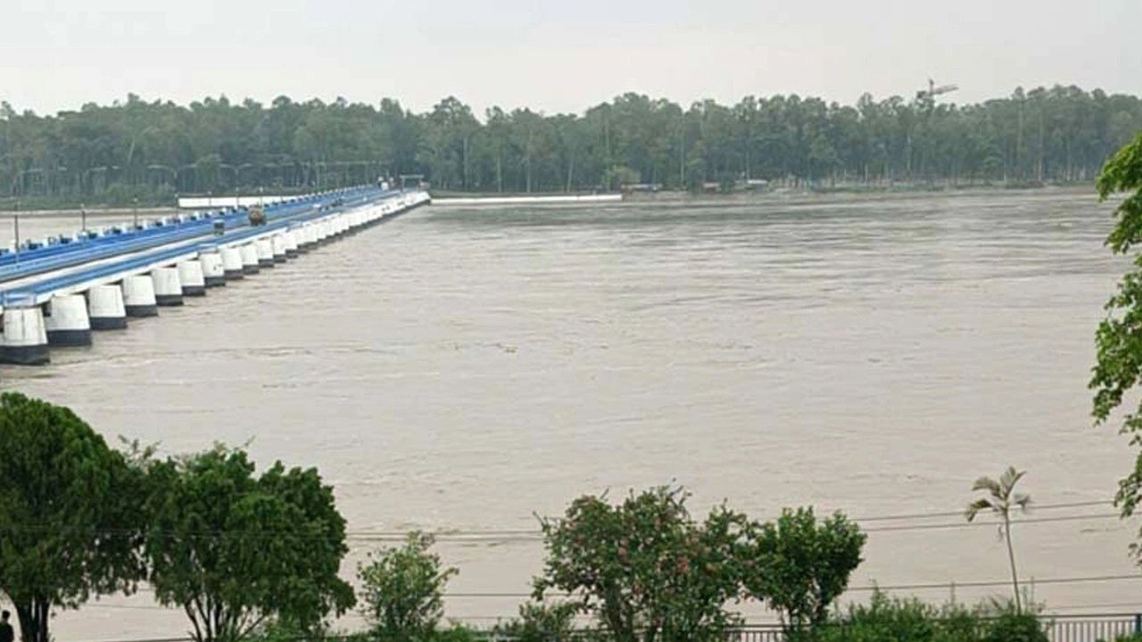 লালমনিরহাটে তিস্তার পানি বিপদসীমার কাছাকাছি, বন্যার শঙ্কা