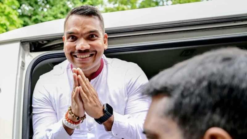 শ্রীলঙ্কার সাবেক প্রেসিডেন্টের ছেলে গ্রেপ্তার, ৮ লাখ ডলার ঘুষের অভিযোগ