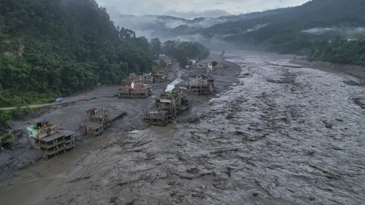বন্যার ধকল না কাটতেই তুষারধসের কবলে নেপাল, নিখোঁজ ১০