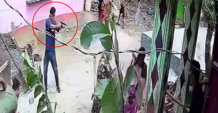 নোয়াখালীতে বাড়িতে হামলা, অস্ত্র তাক করে ‘গুলি কর’ বলার ভিডিও ভাইরাল