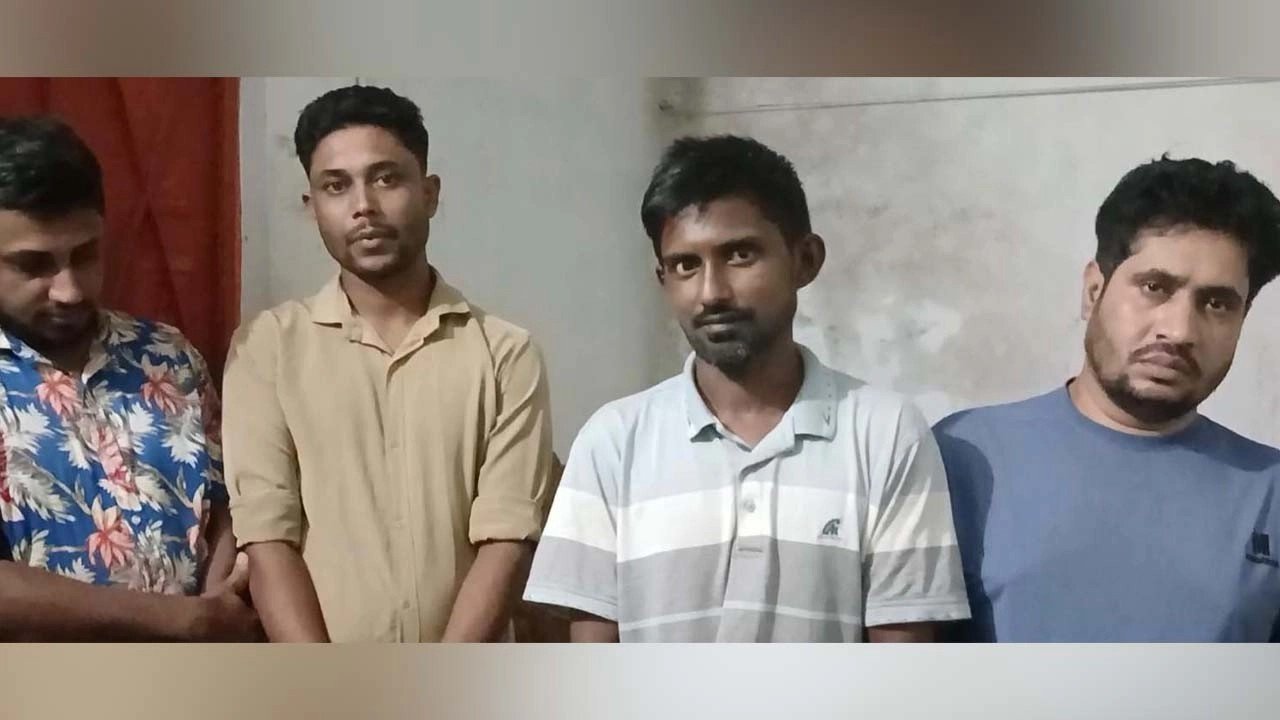 পিরোজপুরে ইয়াবা সেবনের সময় ছাত্রদল-স্বেচ্ছাসেবক দলের দুই নেতা গ্রেপ্তার