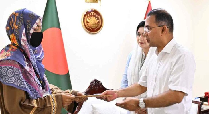 প্রধানমন্ত্রীর সঙ্গে শহীদ সেনাসদস্যদের পরিবারের সাক্ষাৎ, আর্থিক সহায়তা
