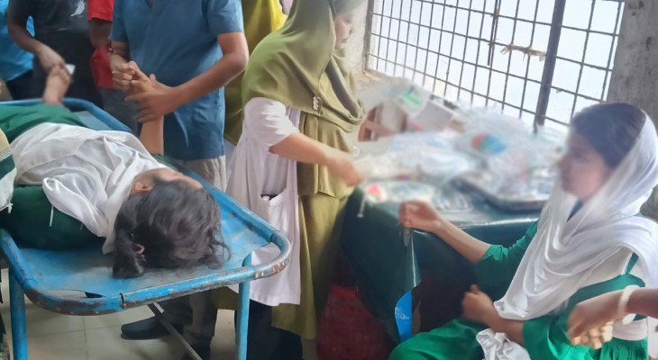 পটুয়াখালীতে ‘জিন আতঙ্কে’ অসুস্থ অর্ধশতাধিক শিক্ষার্থী, হাসপাতালে ২০