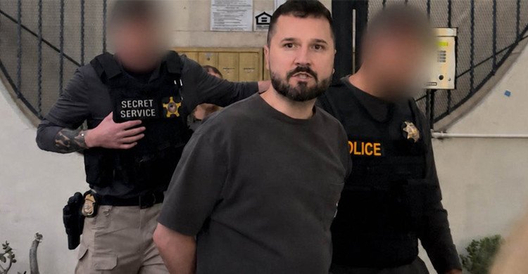 ট্রাম্পকে হত্যার হুমকি, লস অ্যাঞ্জেলেসে গ্রেপ্তার এলজিবিটিকিউ অধিকারকর্মী