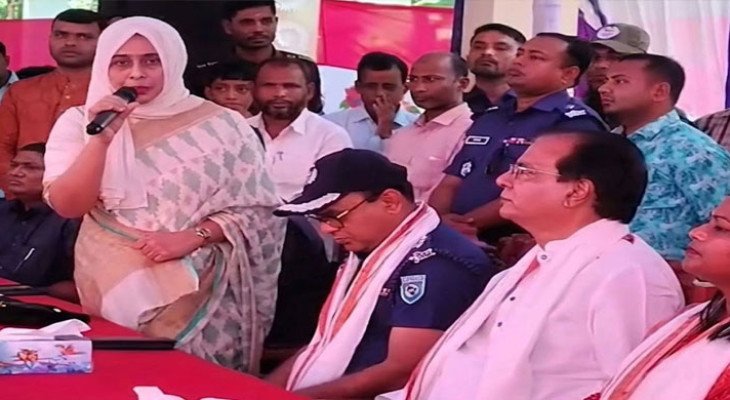 দেড় মিনিটের বক্তব্যে মন্ত্রীকে ২৫ বার ‘স্যার’, আলোচনায় ইউএনও তানজিলা