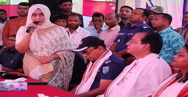 দেড় মিনিটের বক্তব্যে মন্ত্রীকে ২৫ বার ‘স্যার’, আলোচনায় ইউএনও তানজিলা