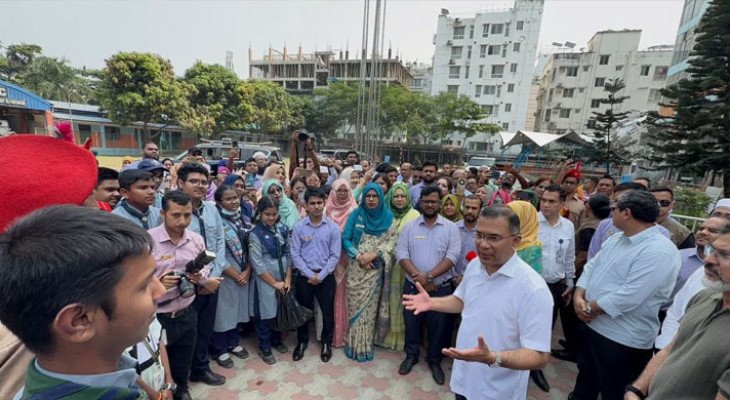 সাড়ে চার ঘণ্টায় ১৩ স্থানে প্রধানমন্ত্রীর আকস্মিক পরিদর্শন