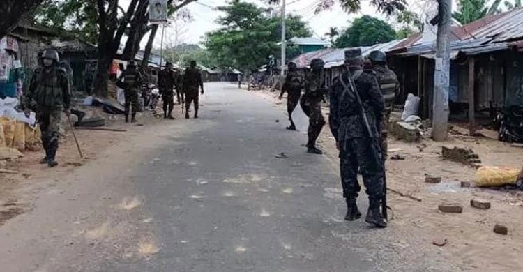 সাজেকে অবরোধ ঘিরে আইনশৃঙ্খলা বাহিনীর সঙ্গে গোলাগুলি, আটকা ৩ হাজার পর্যটক