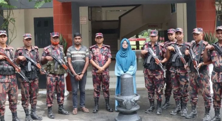 নওগাঁয় ২ কোটি ৪৫ লাখ টাকা মূল্যের শিবলিঙ্গ জব্দ, আটক ১