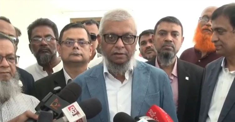 সৌদি বিমানবন্দরে হামলার পর প্রবাসীদের নিয়মিত খোঁজ নিচ্ছে সরকার: প্রবাসীকল্যাণমন্ত্রী