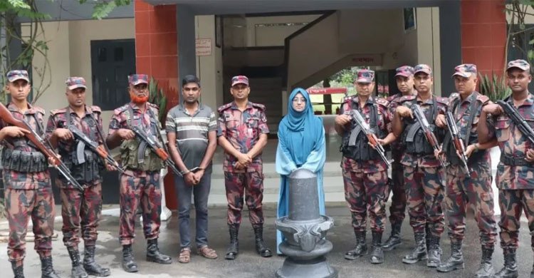 নওগাঁয় ২ কোটি ৪৫ লাখ টাকা মূল্যের শিবলিঙ্গ জব্দ, আটক ১
