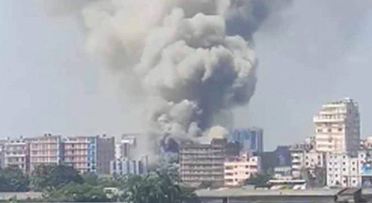 টঙ্গীতে ওষুধ কারখানায় আগুন, নিয়ন্ত্রণে কাজ করছে ফায়ার সার্ভিসের ১১ ইউনিট