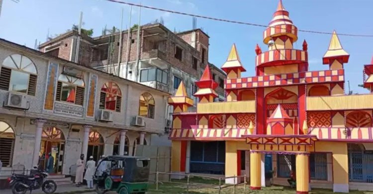 ছয় ফুটের ব্যবধান, সম্প্রীতির বন্ধন: লালমনিরহাটে পাশাপাশি মসজিদ-মন্দির