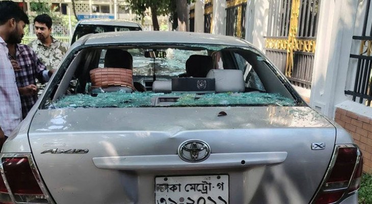 ঢাবিতে গাড়ির ধাক্কায় ৭ শিক্ষার্থী আহত, প্রশাসনের পক্ষ থেকে মামলা করার সিদ্ধান্ত