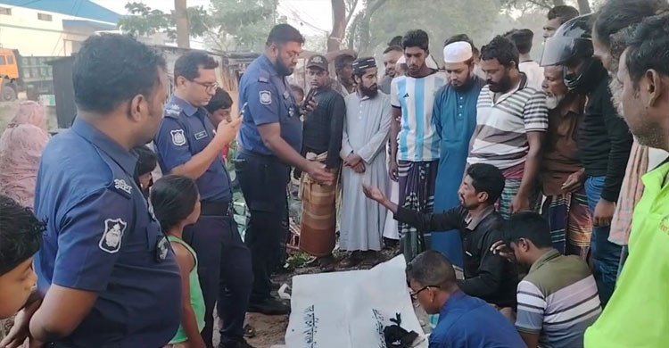 চুয়াডাঙ্গায় গরুবোঝাই অবৈধ যান খাদে পড়ে নিহত ১, আহত ২