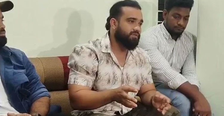 টঙ্গীতে মাদ্রাসা শিক্ষককে মারধরের ঘটনায় রুমিসহ ১০-১৫ জনের বিরুদ্ধে মামলা