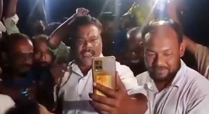 ‘আপনার নির্দেশে আমরা পাহাড় ভাঙতে রাজি আছি’