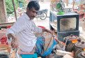 ফুটপাতে চিতই পিঠা বিক্রি করেই বছরে ১০ লাখ টাকা আয় কাদেরের
