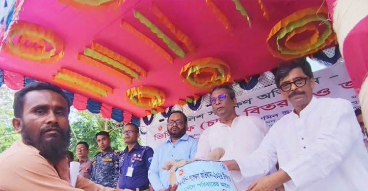 মা ইলিশ রক্ষায় জেলেদের প্রতি মৎস্যমন্ত্রীর আহ্বান, ‘বুকে হাত দিয়ে বলুন, কোনো ইলিশ ধরব না’
