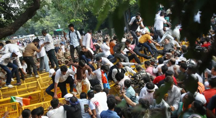 ভারতের রাজপথে ক্ষুব্ধ তরুণদের ঢল, মোদি সরকারের সামনে বড় চ্যালেঞ্জ