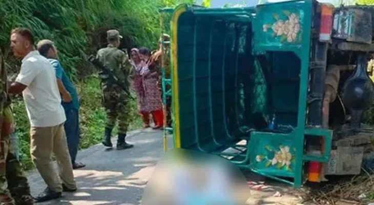 সাজেক থেকে ফেরার পথে পর্যটকবাহী জিপ উল্টে আহত ৭, দুজনের অবস্থা গুরুতর