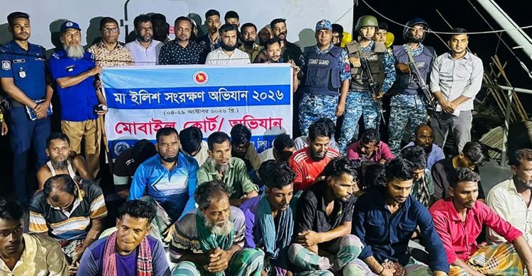 মেঘনায় নিষেধাজ্ঞা অমান্য করে ইলিশ শিকার, ২৪ জেলের কারাদণ্ড
