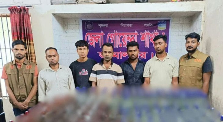 জামালপুরে ২১৭ বোতল ভারতীয় মদ জব্দ, ছাত্রদল নেতাসহ গ্রেপ্তার ৫