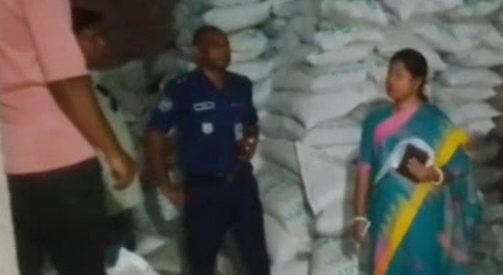 চুয়াডাঙ্গার দামুড়হুদায় অবৈধভাবে মজুদ করা ১ হাজার ৫০০ বস্তা সার জব্দ