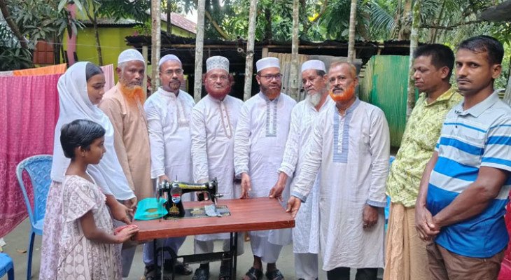 বিএনপি নেতার বিধবা স্ত্রীর পাশে জামায়াত, স্বাবলম্বী করতে দিল সেলাই মেশিন