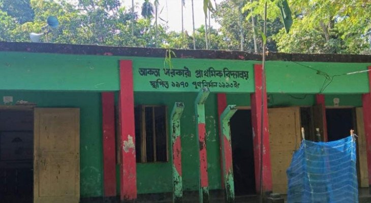ধস্তাধস্তির ঘটনায় শিক্ষক দম্পতিকে ফুলবাড়ীয়ার দুই প্রান্তে বদলি