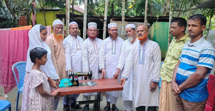 বিএনপি নেতার বিধবা স্ত্রীর পাশে জামায়াত, স্বাবলম্বী করতে দিল সেলাই মেশিন