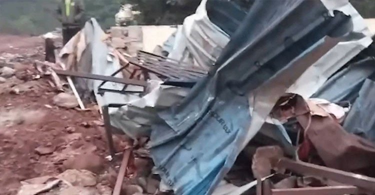 ভারতে মন্দিরের সামনে নিয়ন্ত্রণ হারিয়ে ট্রাকের তাণ্ডব, নিহত ১২