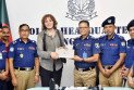 হারানো ল্যাপটপ উদ্ধার করে জার্মান পর্যটকের হাতে তুলে দিল পুলিশ
