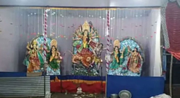 দুর্গামন্দিরে আরতি দিতে গিয়ে হঠাৎ লুটিয়ে পড়ে নারীর মৃত্যু
