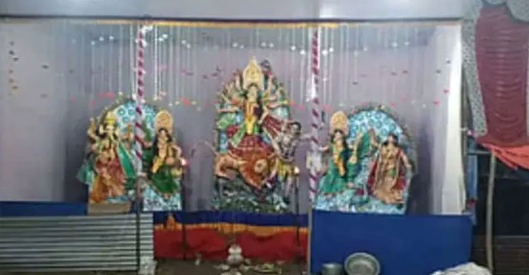 দুর্গামন্দিরে আরতি দিতে গিয়ে হঠাৎ লুটিয়ে পড়ে নারীর মৃত্যু