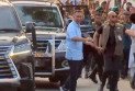 মোংলায় প্রটোকল ভেঙে গাড়ি থেকে নেমে সাধারণ মানুষের সঙ্গে মিশলেন প্রধানমন্ত্রী