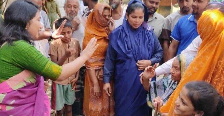 ছয় ছেলের পাকা বাড়ি, তবু মায়ের ঠাঁই হয়নি কারও ঘরে