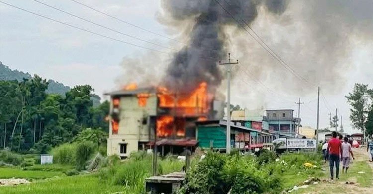 কক্সবাজারে টুপটুপ রিসোর্টে ভয়াবহ আগুন, ৭ জনের মরদেহ উদ্ধার